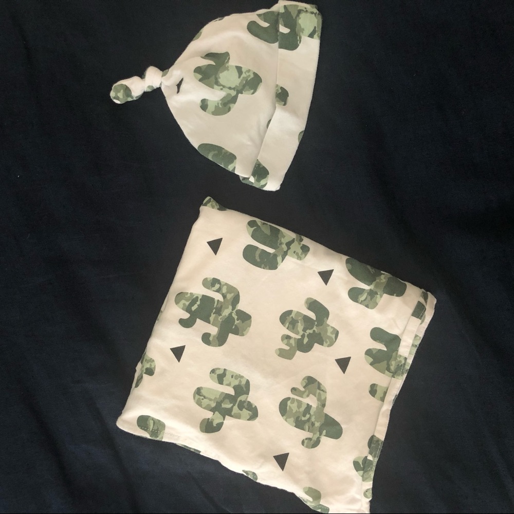 Swaddle and hat set cactus with black triangles
